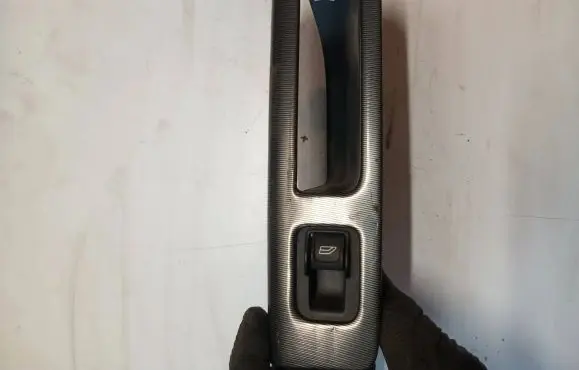 Volvo V50 Electric window control switch 8663813