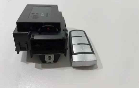 Volkswagen PASSAT B7 Ignition lock 3C0905843T