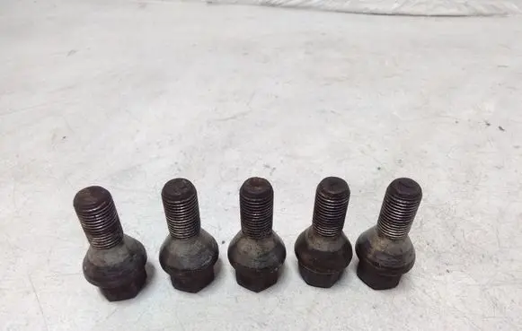 Alfa Romeo GT Nuts/bolts 
