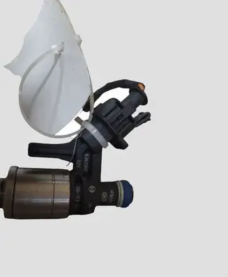 Peugeot 308 Fuel injector V7528351 0261500029