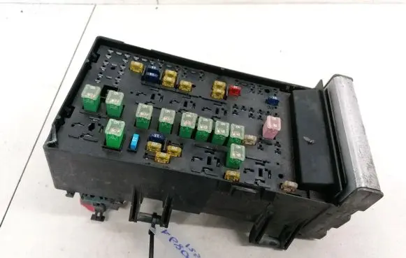 Chrysler Voyager Fuse box set 04869204 B0703E2