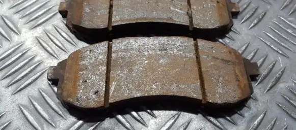 Mitsubishi L200 Brake pads (front) 