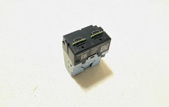 Polestar 2 USB socket connector 31682676 S00041465 41049760