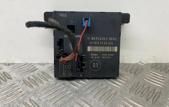 Mercedes-Benz E W211 Door control unit/module 2118704126