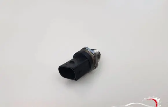 BMW 7 G11 G12 Fuel pressure sensor 0281006453