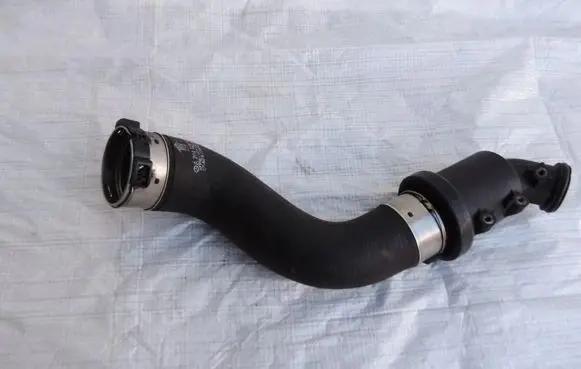 Mercedes-Benz C W204 Intercooler hose/pipe A2045011682