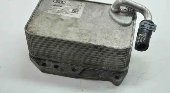Audi Q7 4M Engine oil radiator 059117015K