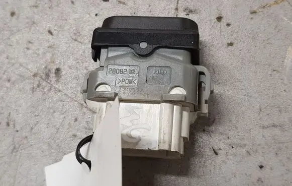 Nissan Qashqai Central locking switch button 28082 21000A