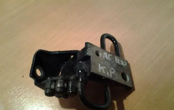 Audi A6 S6 C6 4F Front door lower hinge 8E0831411E