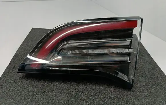 Tesla Model 3 Tailgate rear/tail lights 1502089-00-B