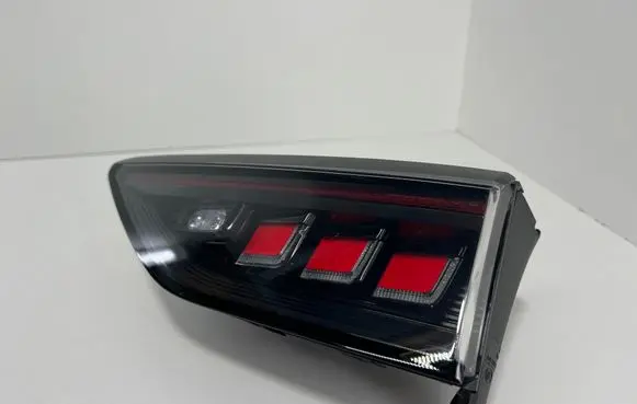 Volkswagen Golf VIII Tailgate rear/tail lights 5H0945308D