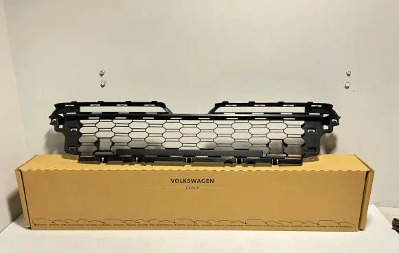 Skoda Kamiq Front bumper lower grill 658853677 19159