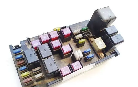 Subaru Legacy Fuse box set mb100200b 82241ag000