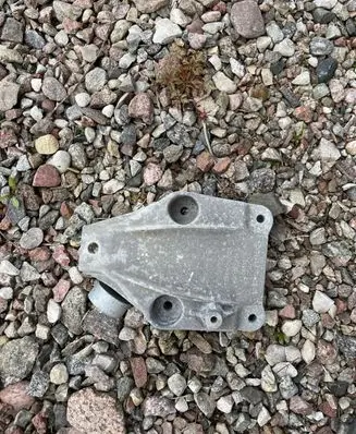 BMW 5 F10 F11 Engine mounting bracket 677762304