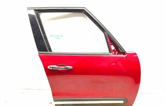 Fiat 500L Front door