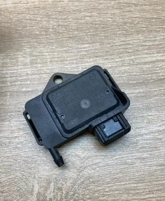 Volkswagen Golf III Air pressure sensor 3A0906051 0261230008