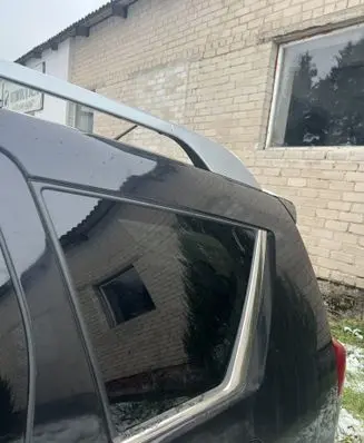 Peugeot 4007 Rear side window