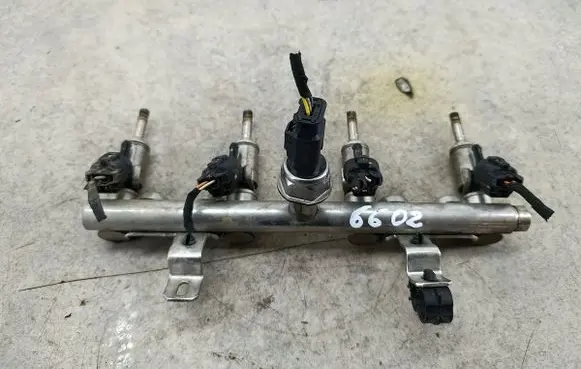 Peugeot 308 Fuel main line pipe V756805180