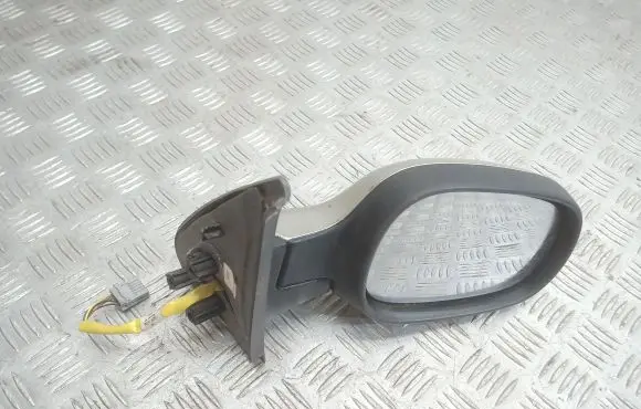 Nissan Micra Front door electric wing mirror 12373130