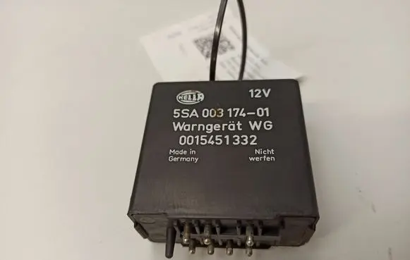 Mercedes-Benz 250 280 C CE W114 Seat belt warning relay 0015451332 5SA00317401