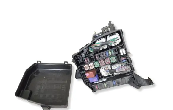 Toyota Yaris Fuse module 8264147020 72818502