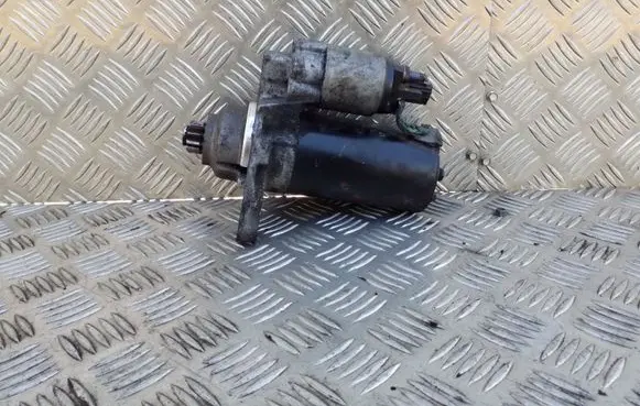 Volkswagen Polo IV 9N3 Starter motor 02Z911023