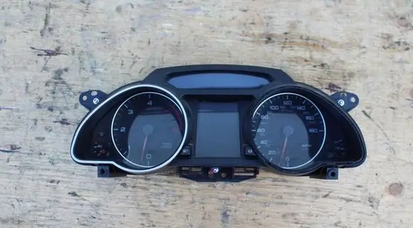 Audi A5 8T 8F Speedometer (instrument cluster) 8T0920981B