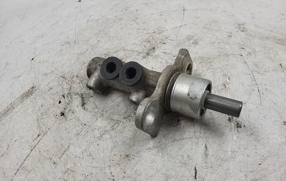 Audi A4 S4 B5 8D Master brake cylinder 
