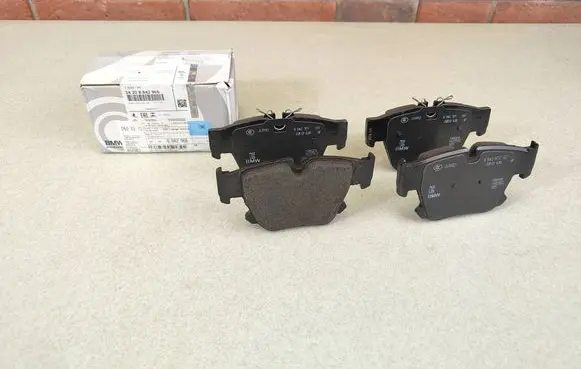 BMW M5 G90 Brake pads (rear) 8842966
