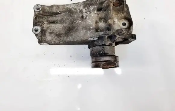 Volkswagen Polo III 6N 6N2 6NF Engine mounting bracket 030145189H