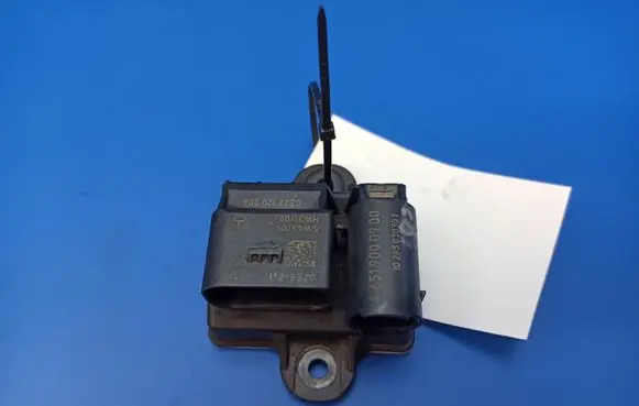 Mercedes-Benz E W212 Glow plug pre-heat relay A6519000900 0522120204