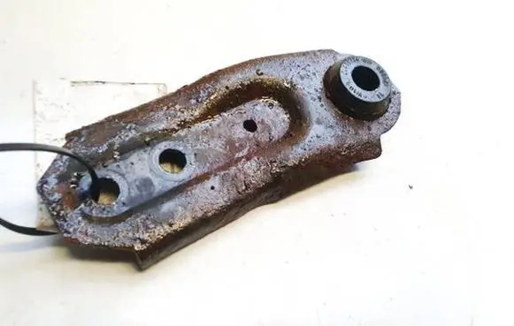 Opel Zafira A Radiator mount bracket 