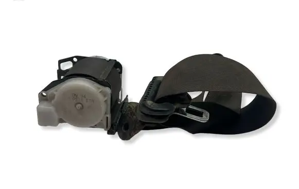 Mitsubishi Pajero Rear seatbelt N1527