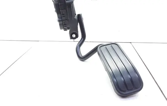 Seat Alhambra (Mk1) Accelerator throttle pedal 7M4723507E YM219F836HB