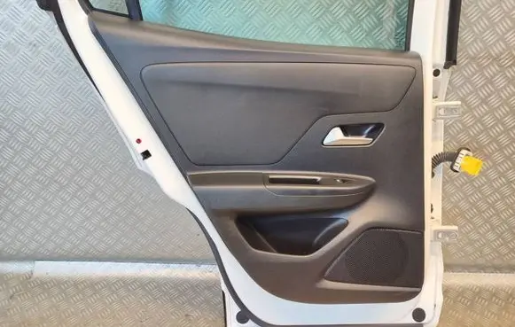 Opel Mokka B Coupe rear side trim panel 