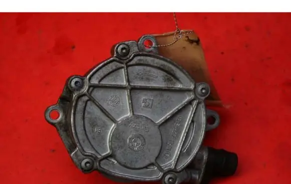 BMW 1 E82 E88 Vacuum pump 7547021
