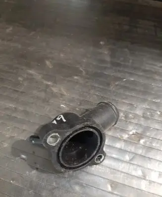 Volkswagen Tiguan Engine coolant pipe/hose 04L121131AA