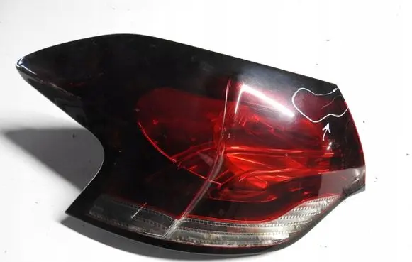 Peugeot 5008 Rear/tail lights 9686219510