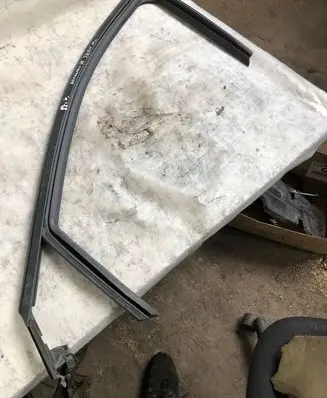 Opel Grandland X Rubber seal front door window/glass 9814856480
