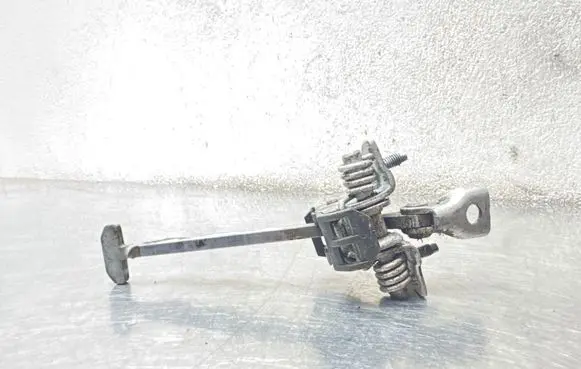 Opel Vectra C Front door check strap stopper 09229750