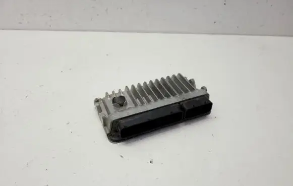 Toyota Prius c Engine control unit/module 896615C331 2756005810