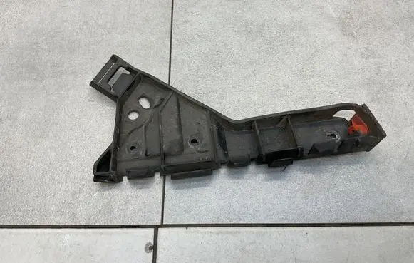Fender mounting bracket