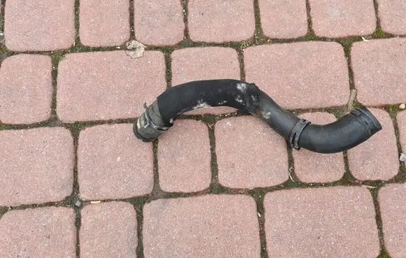 Opel Insignia B Engine coolant pipe/hose 13478744