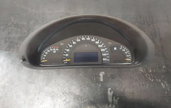 Mercedes-Benz C W203 Speedometer (instrument cluster) A2035406111