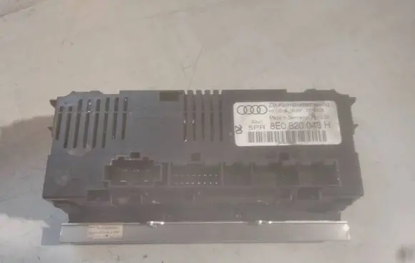 Audi A4 S4 B7 8E 8H Climate control unit 8E0820043H 0775939