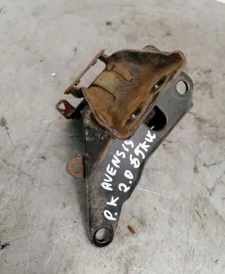 Toyota Avensis T250 Engine mount bracket