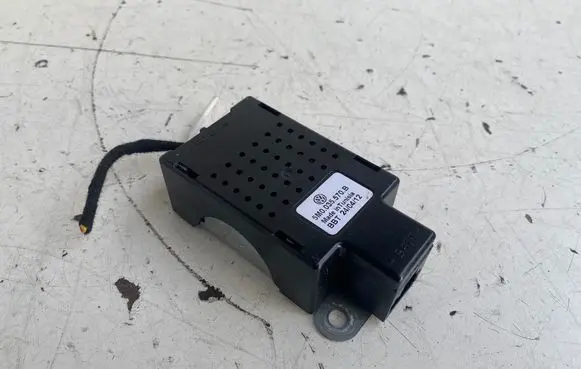 Volkswagen Golf Plus Aerial antenna amplifier 5M0035570B