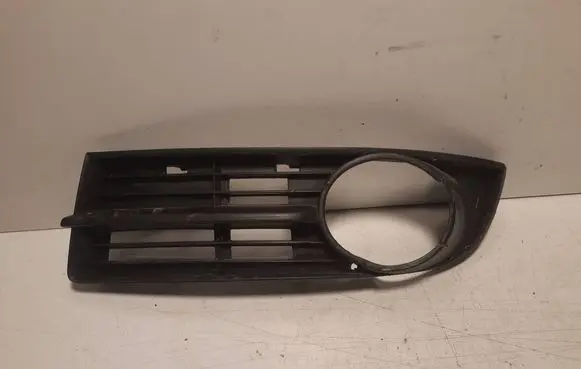 Volkswagen Touran I Front bumper lower grill 1T0853665A