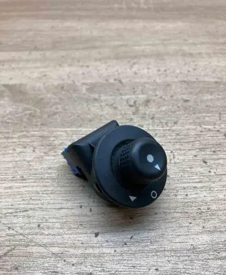 Wing mirror switch