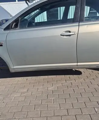 Toyota Avensis T250 Front door 